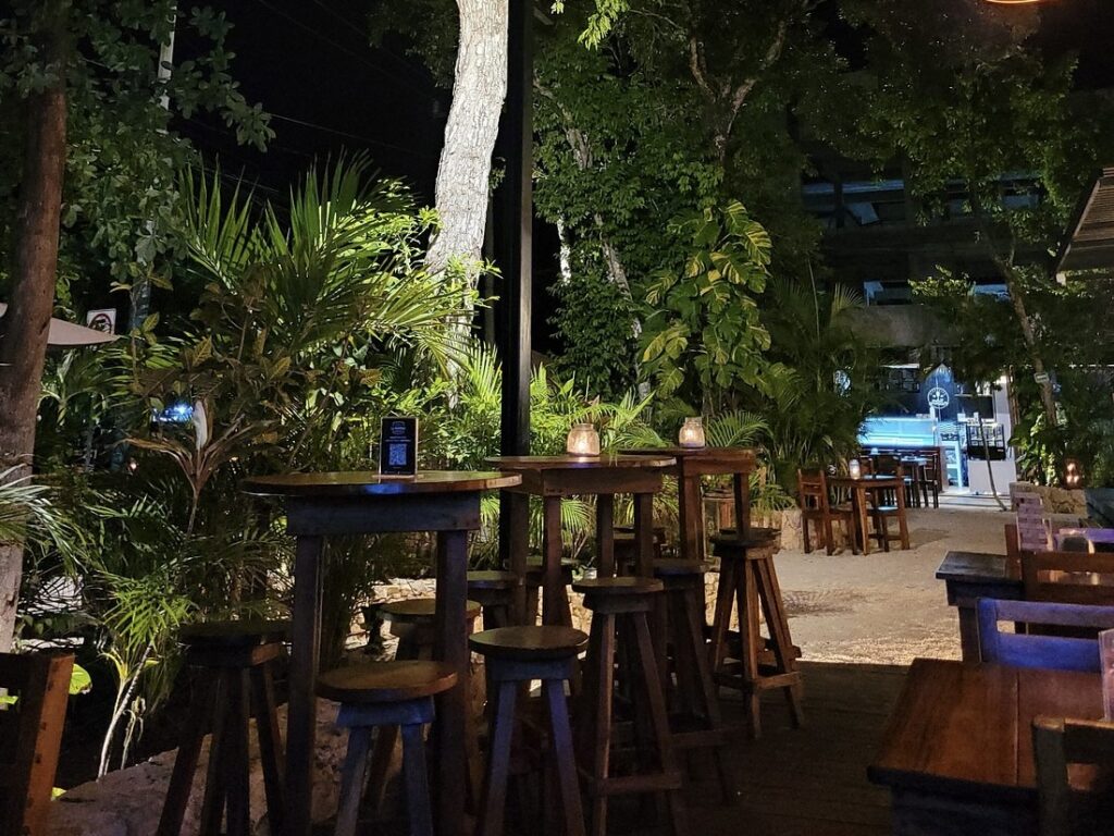 PINCHES TACOS SHOP